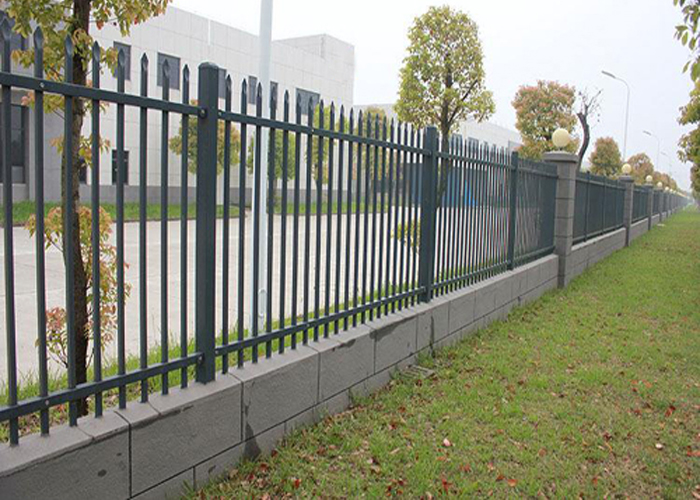 萍乡工厂厂区锌钢围墙护栏工程案例