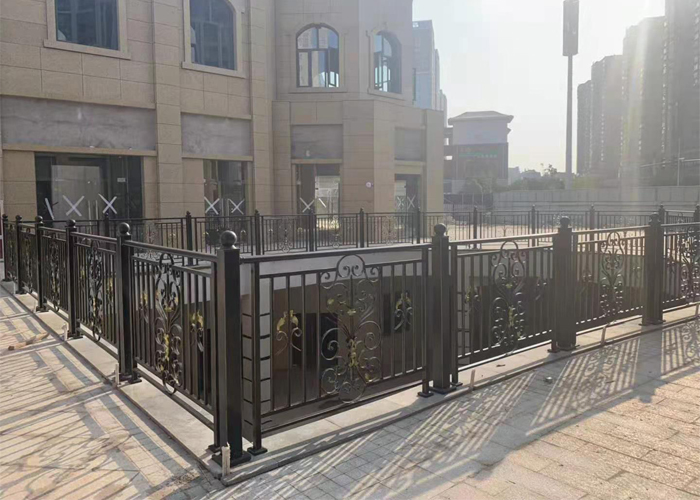萍乡商业中心商场室外锌钢护栏扶手工程案例